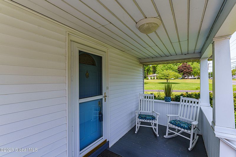 3rd image of 33 Beacon Road
