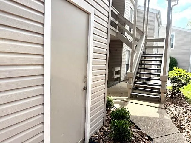 178 April Point Dr N — Photo 16