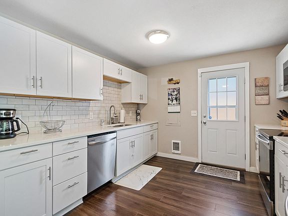 5th image of 3407 E 32nd Ave