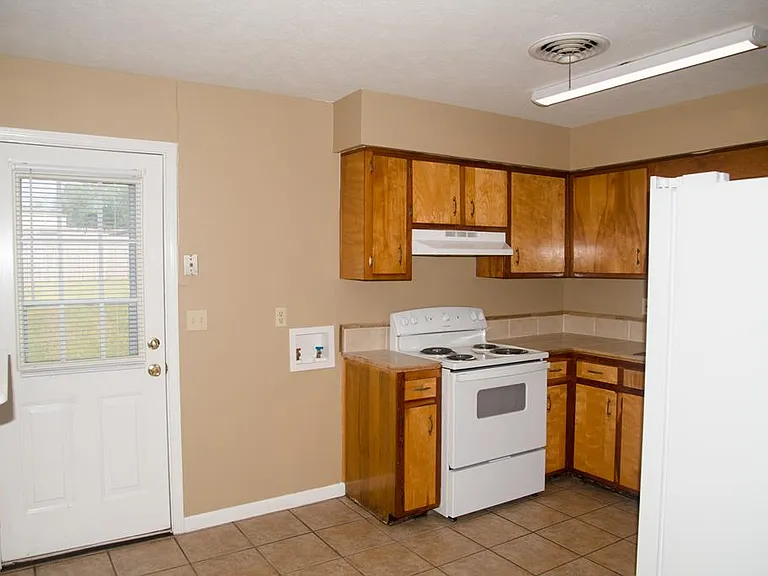 343 King Ave #8 — Photo 4