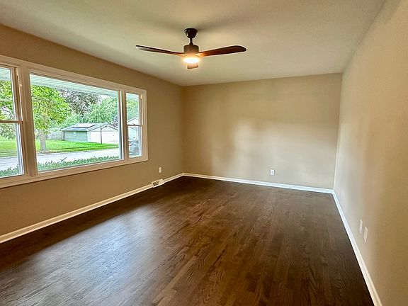 4th image of 903 W 10th St