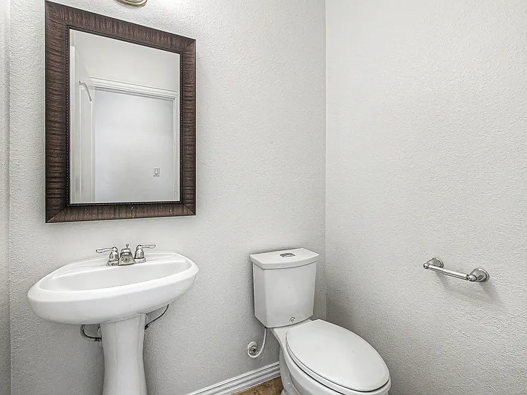 2302 Blue Jay Ln — Photo 23