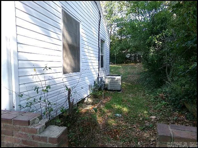 3 bed, 1.0 bath, 1850 sqft, $1,550 — Photo 4