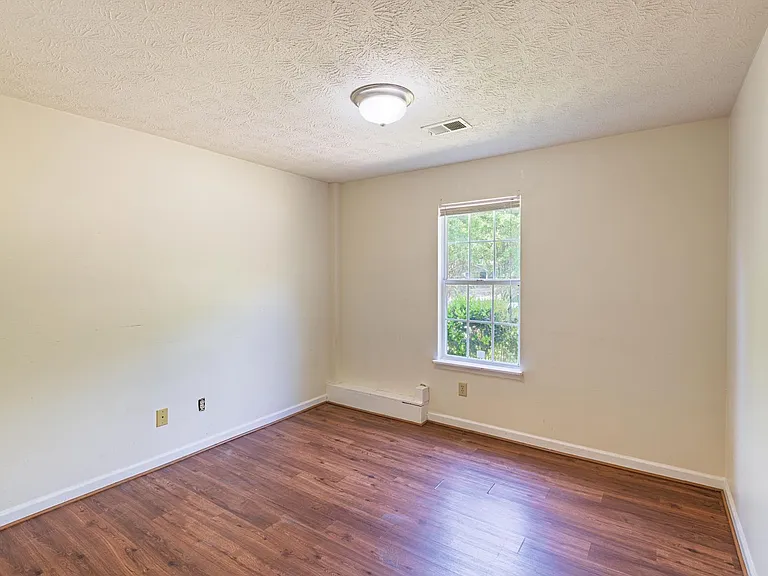 5640 Waterford Ct — Photo 16