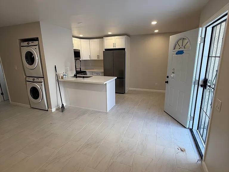 4750-4754 Cereza St #B1 — Photo 2