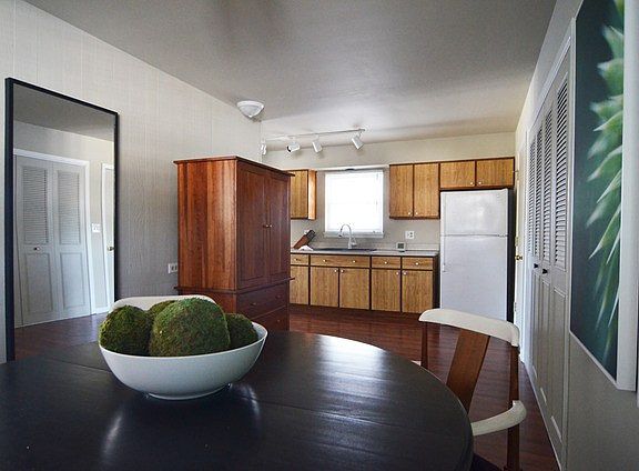 3rd image of 225 Fleetwood Ln