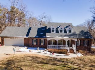 2668 Mountain Oak View Dr, Asheboro, NC 27205