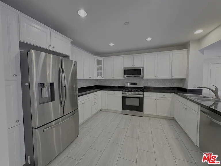 1522 Amherst Ave #101 — Photo 14