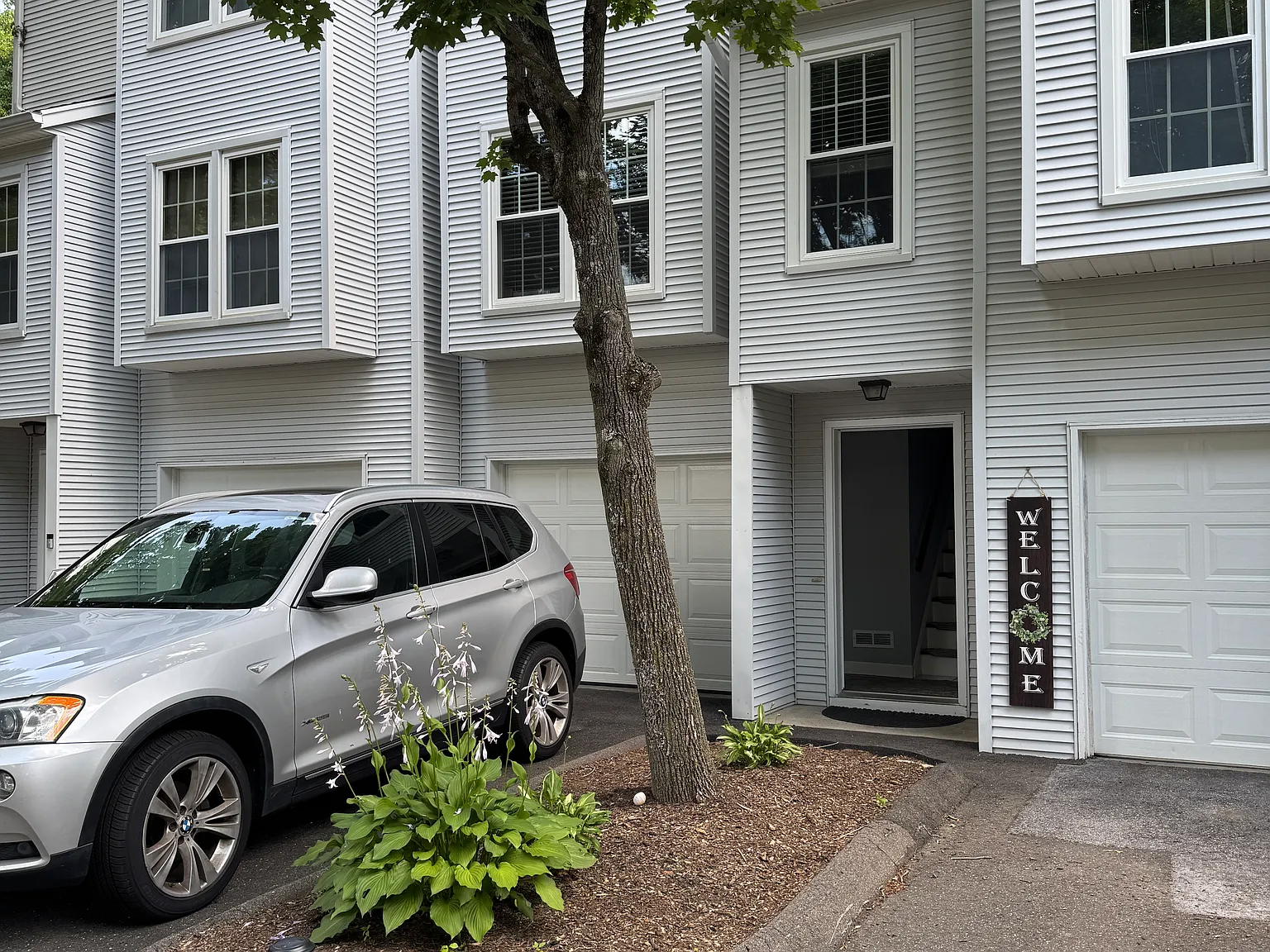 2 bed, 1010 sqft, $2,450 — Photo 1