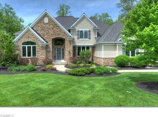 37795 Flanders Dr, Solon, OH 44139