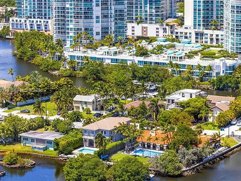 16001 Collins Ave #2305 — Photo 30