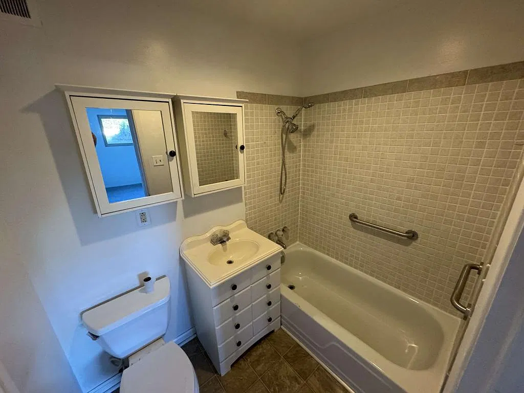 1085 Carriage Cir, apt 204 — Photo 3