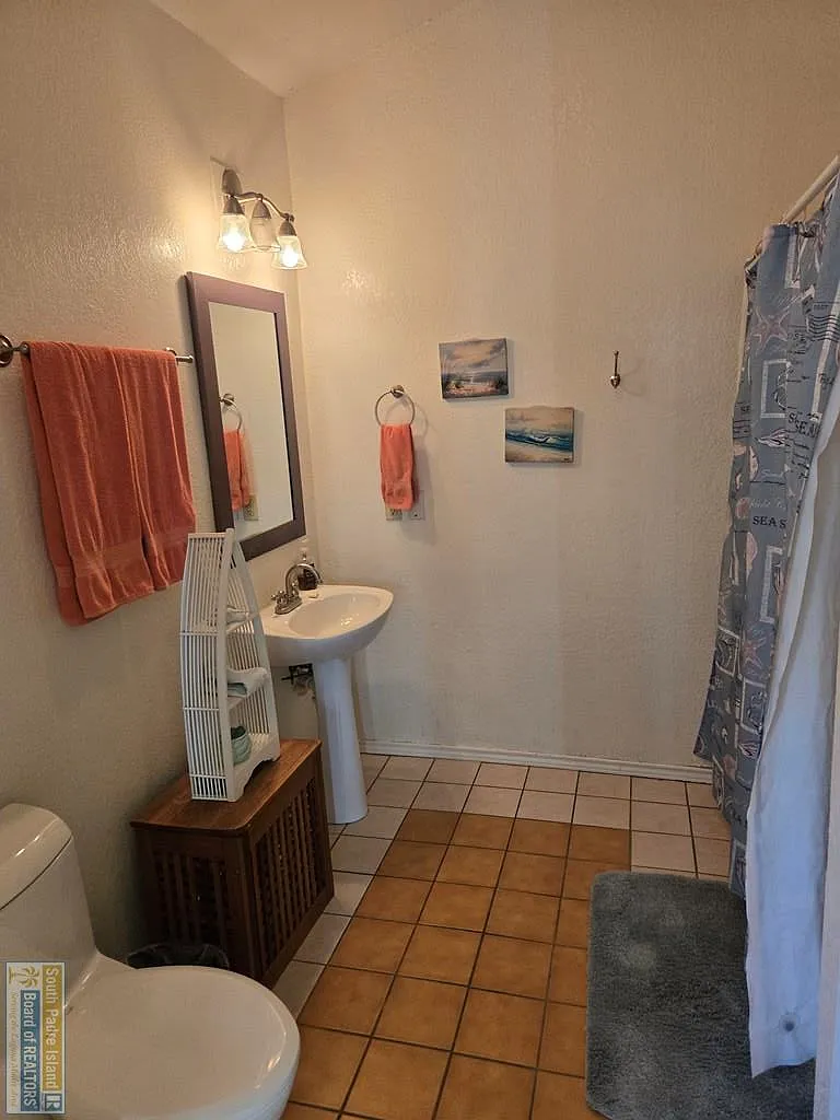 2 bed, 1.0 bath, 1200 sqft, $2,200 — Photo 4