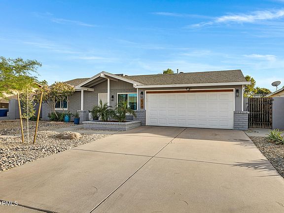 4th image of 621 E LA DONNA Drive