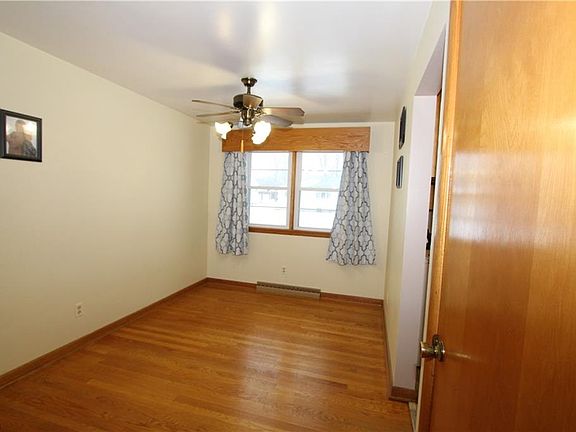 4th image of 1479 Hagey Dr