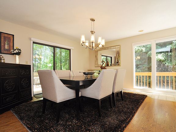 3rd image of 8 Ironwood Dr