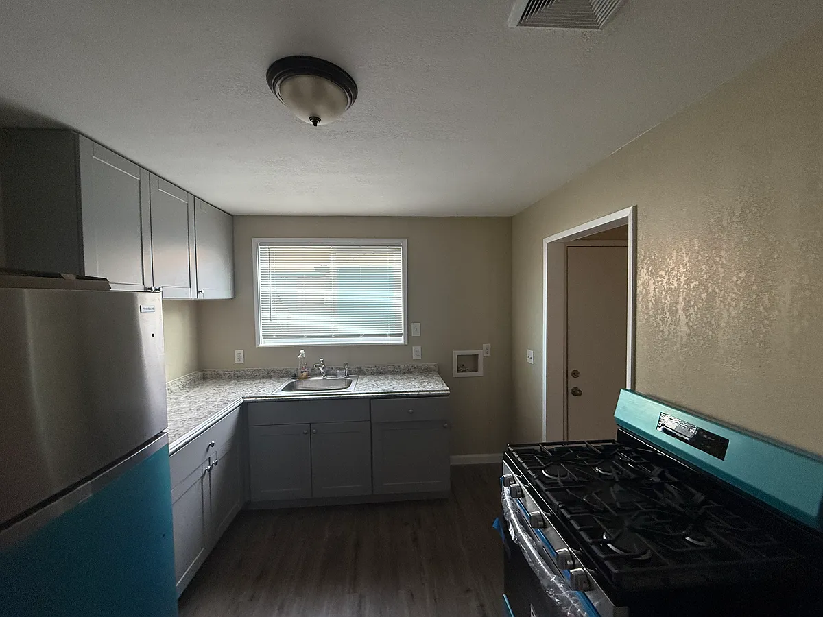 Building Photo - 6928 Fresno St #A