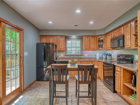 5th image of 8 Roberts Drive
