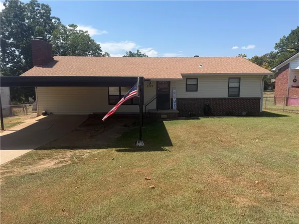 1115 N 25th St, Van Buren, AR 72956