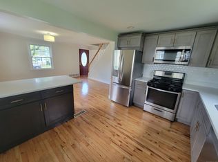 92 Fenway Dr, Hamden, CT 06517