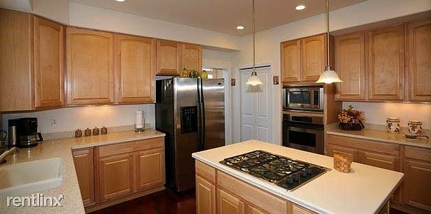 Kitchen1 .jpg2
