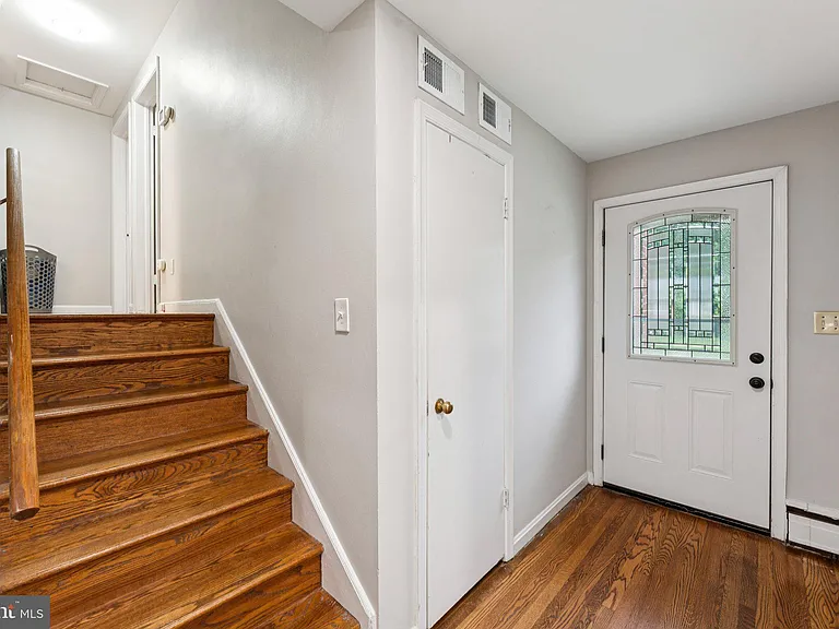 10307 Beaumont St — Photo 18