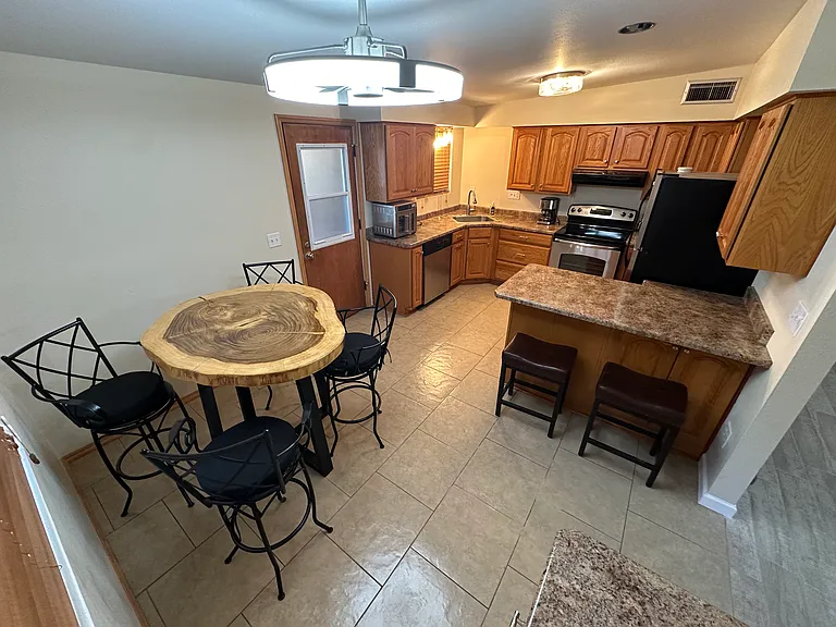 2821 E Presidio Rd — Photo 10