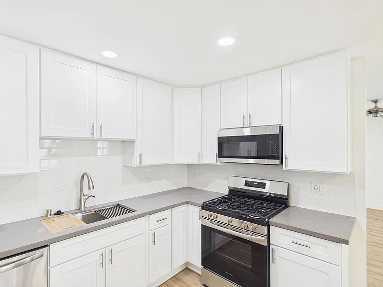 330 W I St — Photo 158