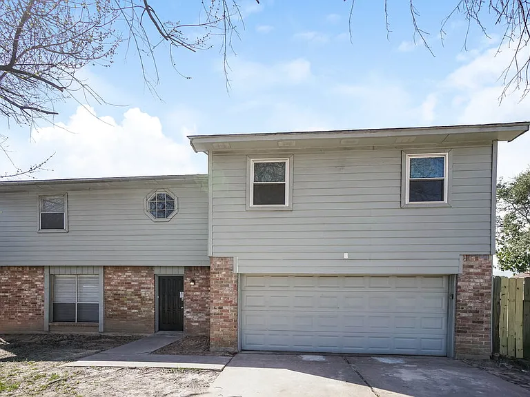 10919 Skybird Dr — Photo 1