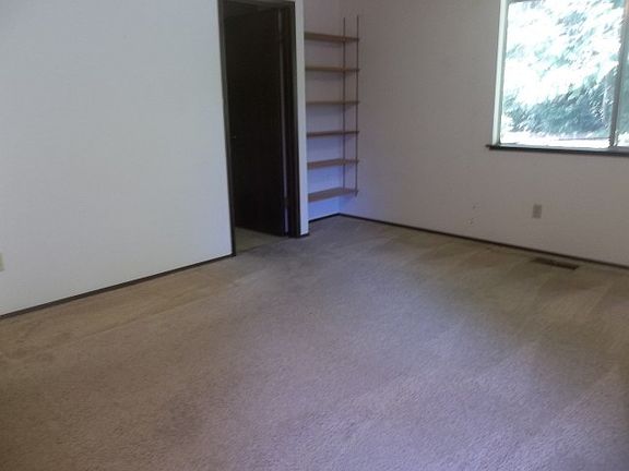 4th image of 4580 NW 82nd St