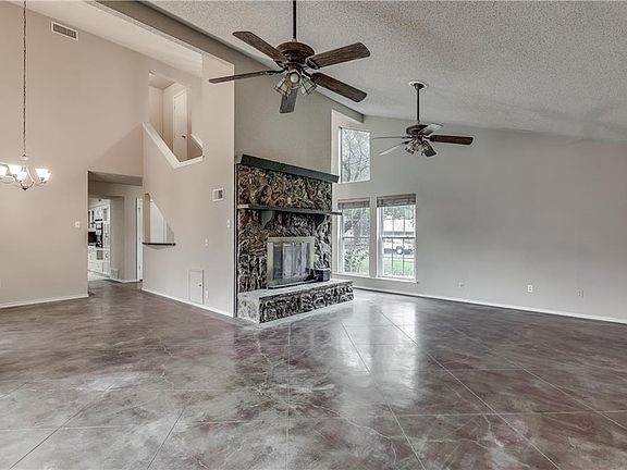 2nd image of 717 Maple Glen Dr