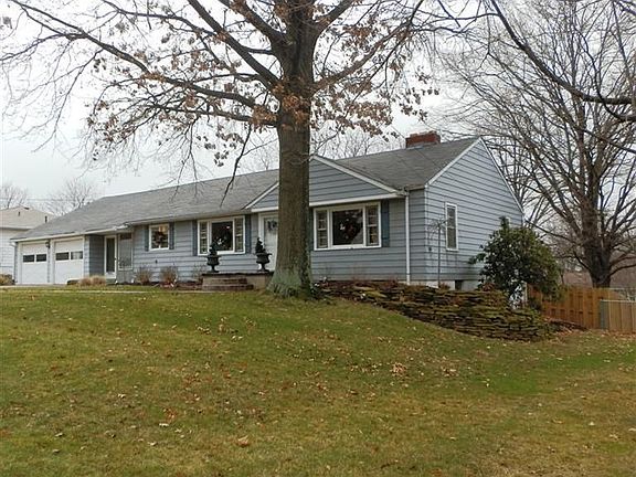 2nd image of 834 Duff Dr