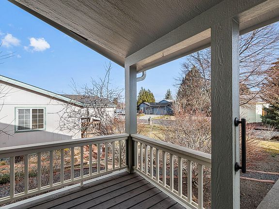 4th image of 2325 NE Wintergreen Dr