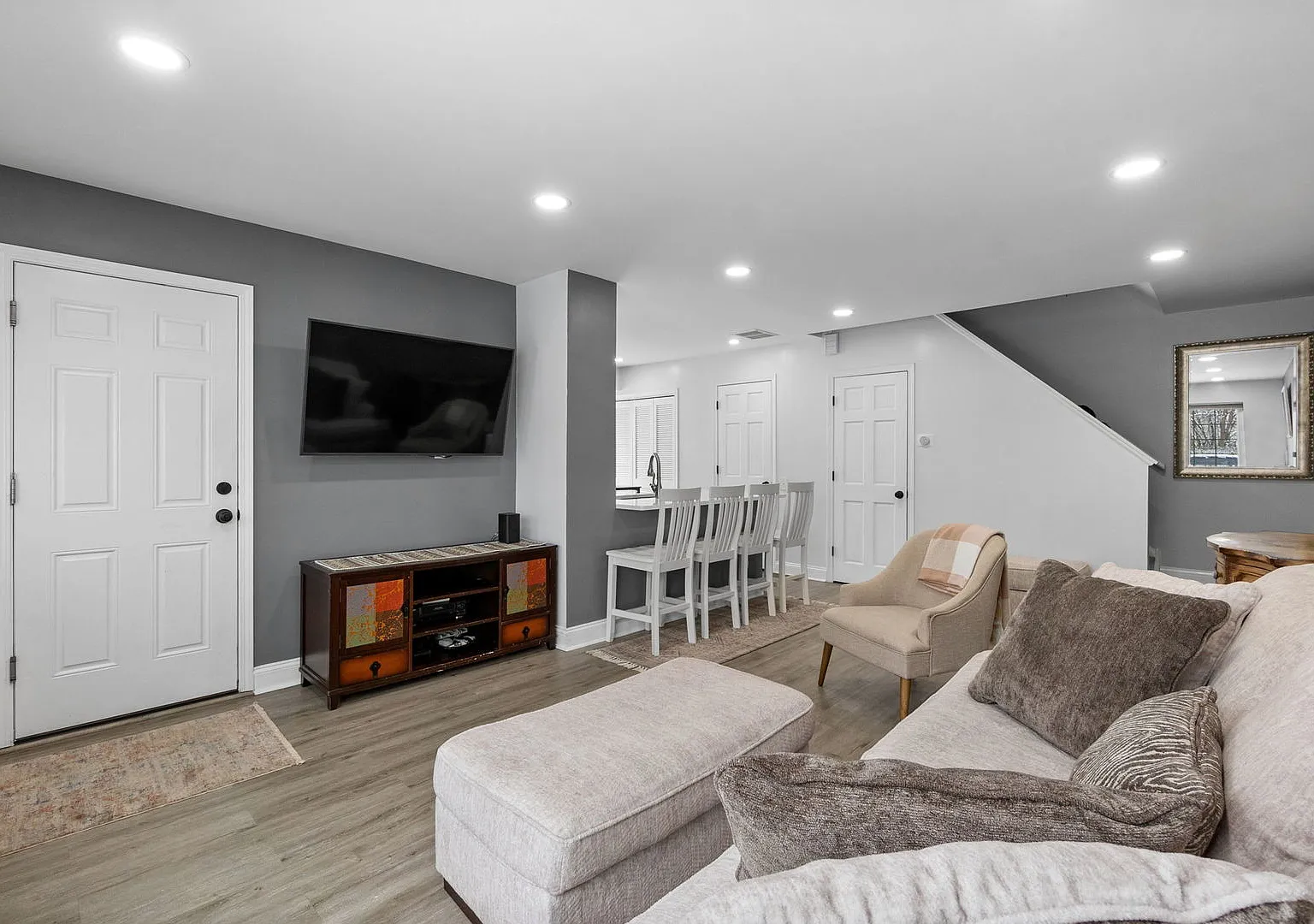 2 bed, 1.5 bath, 1053 sqft, $2,350 — Photo 4