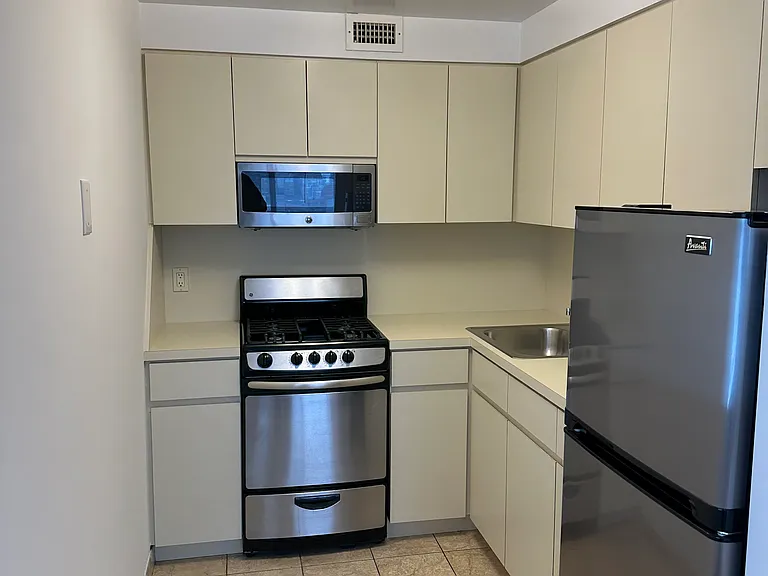 21-10 31st Ave #12 — Photo 2