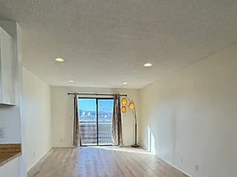 719 Orange Grove Ave #206 — Photo 4