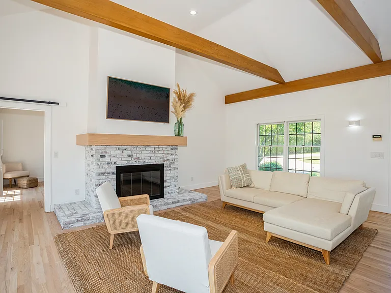 10 Uncle Leos Ln — Photo 11