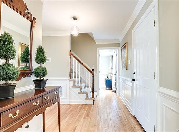 3rd image of 1721 Glamorgan Ln