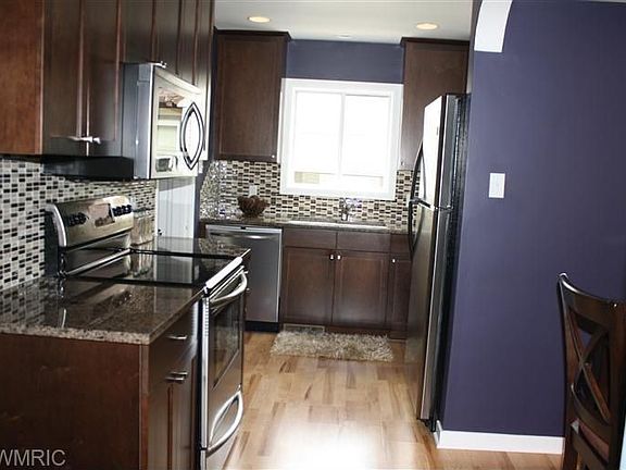 2nd image of 172 W 20th St