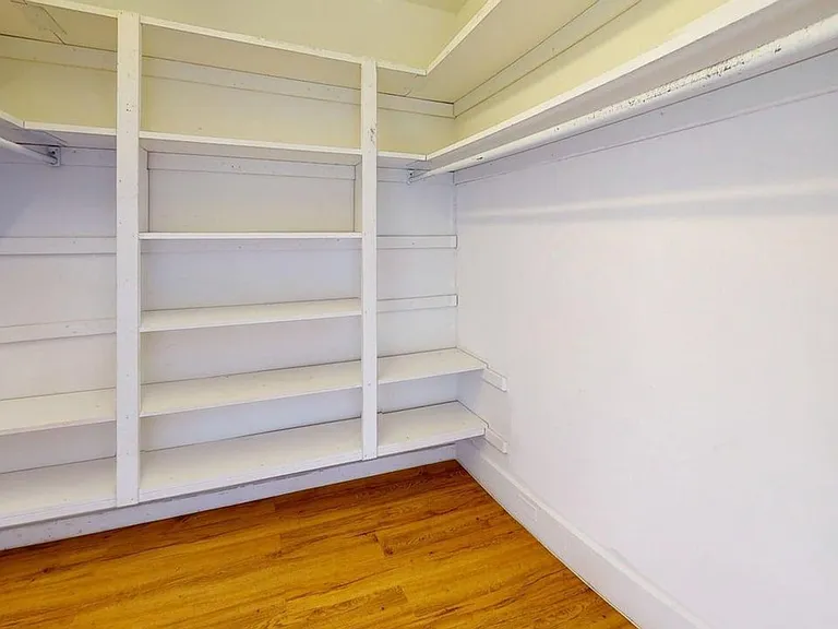 579 Broadway Ave — Photo 13