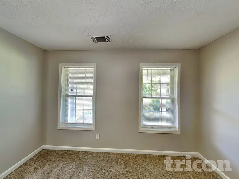 101 Midland Dr — Photo 20