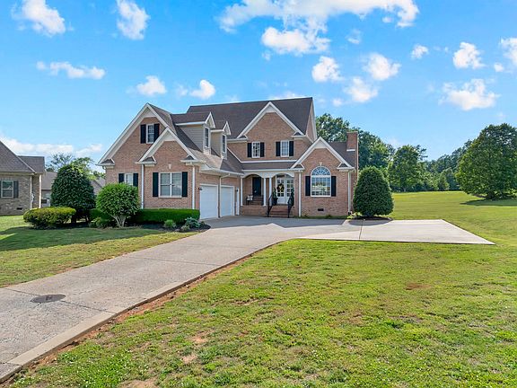 3rd image of 102 Waycross Dr