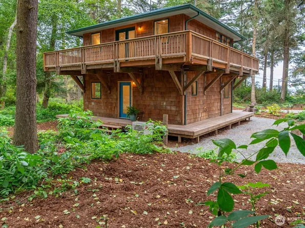 1580 West Beach Road, Oak Harbor, WA 98277