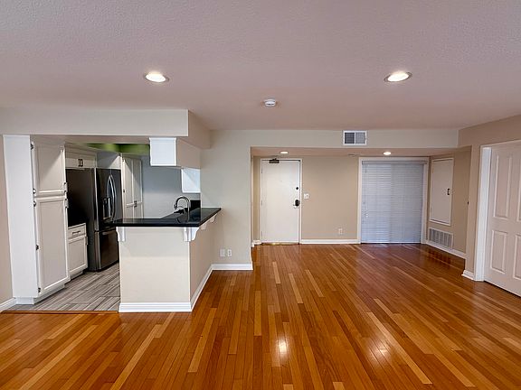 3rd image of 4249 Longridge Ave Unit 104