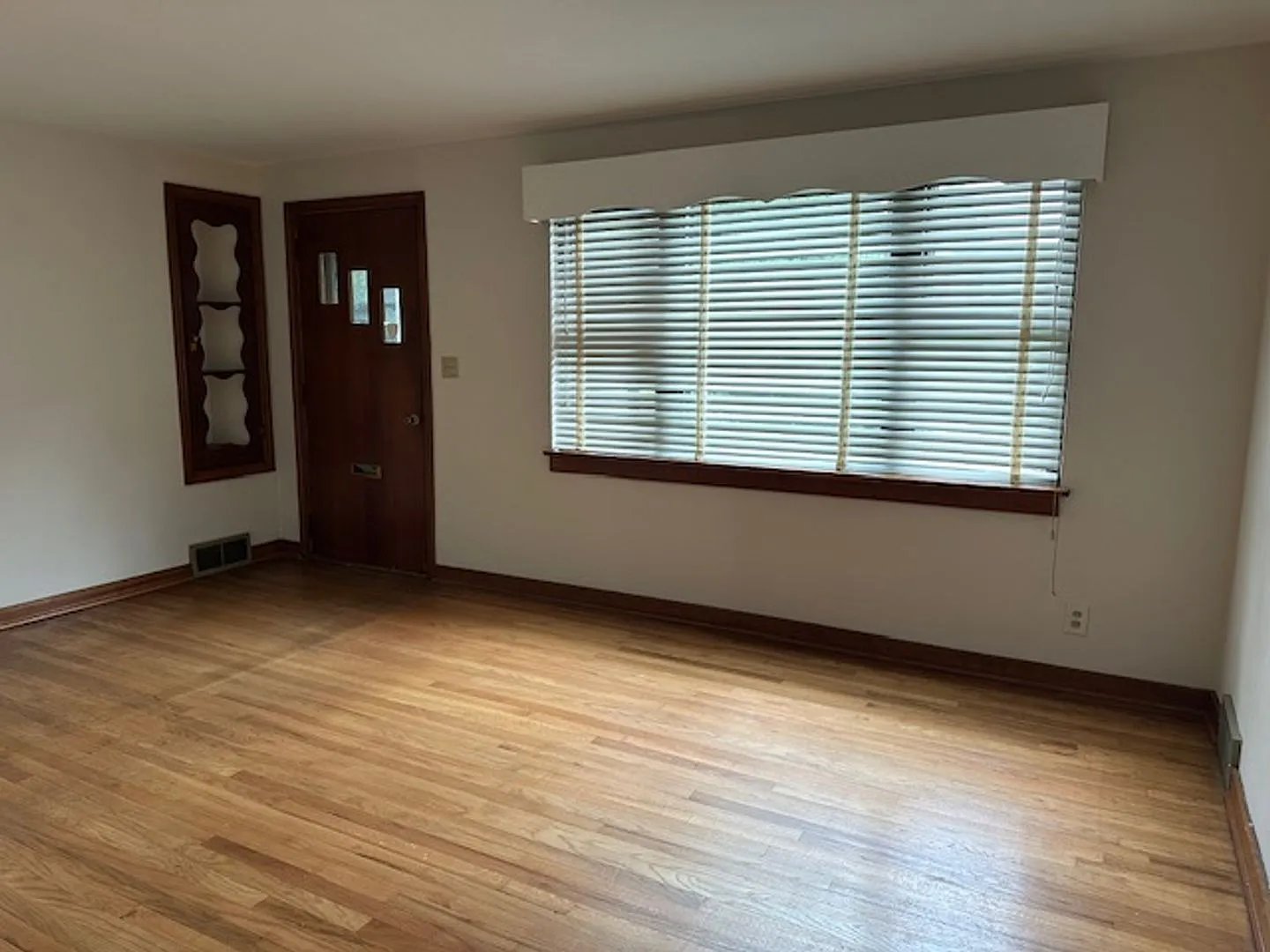 Discover this 4-bedroom, 1-bathroom ranch home in Harrisburg, PA, located in the Central Dauphin ... — Photo 2