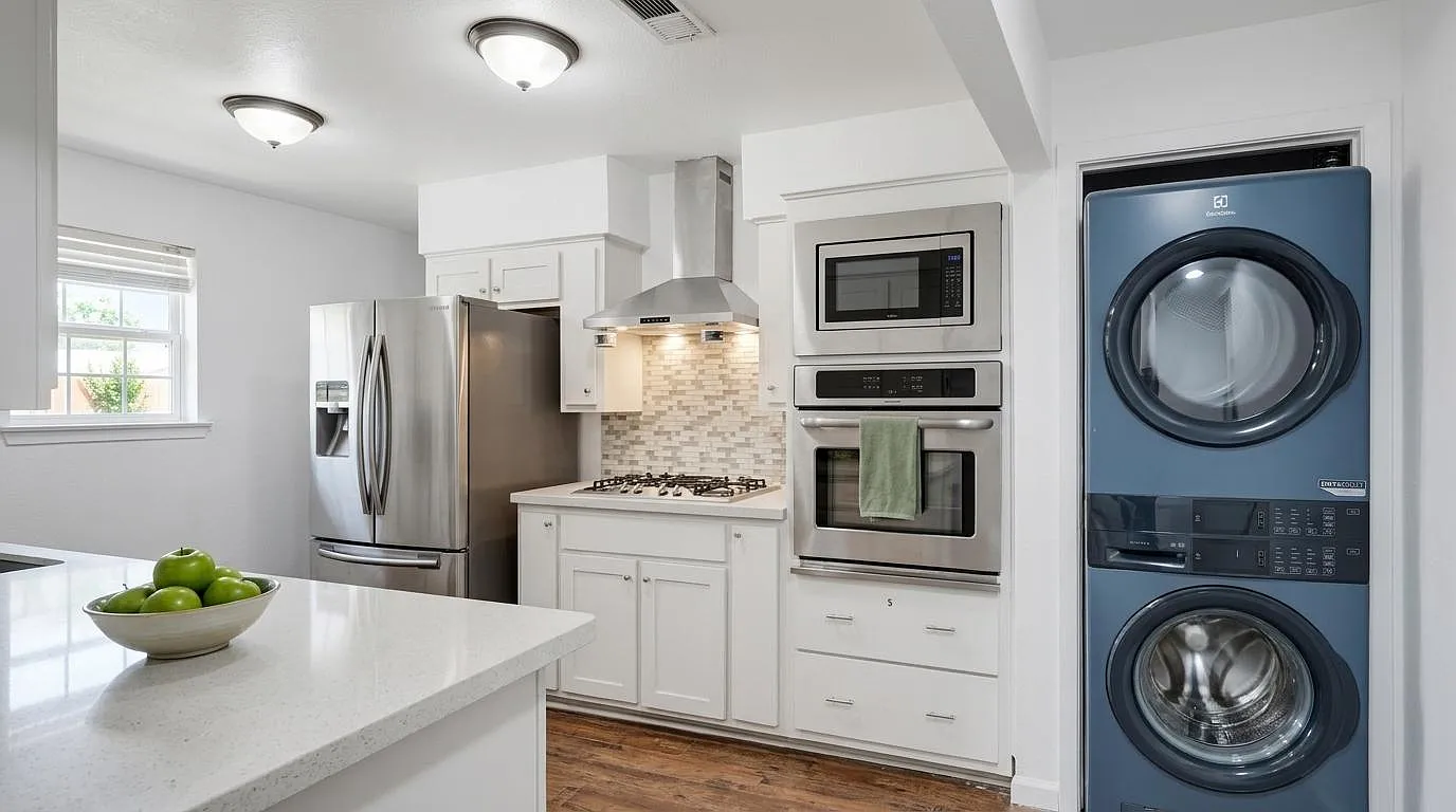4 bed, 2.0 bath, 1906 sqft, $936 — Photo 4