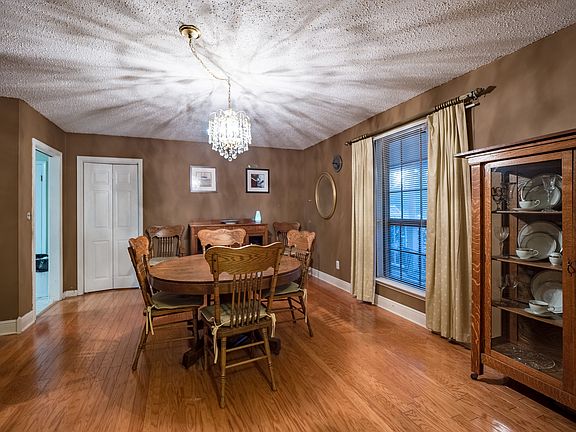 3rd image of 127 Highland Dr