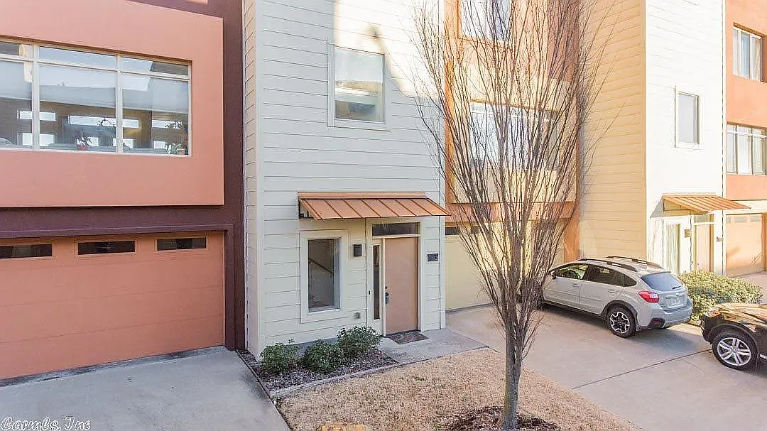 3 bed, 2.5 bath, 2190 sqft, $2,800 — Photo 2