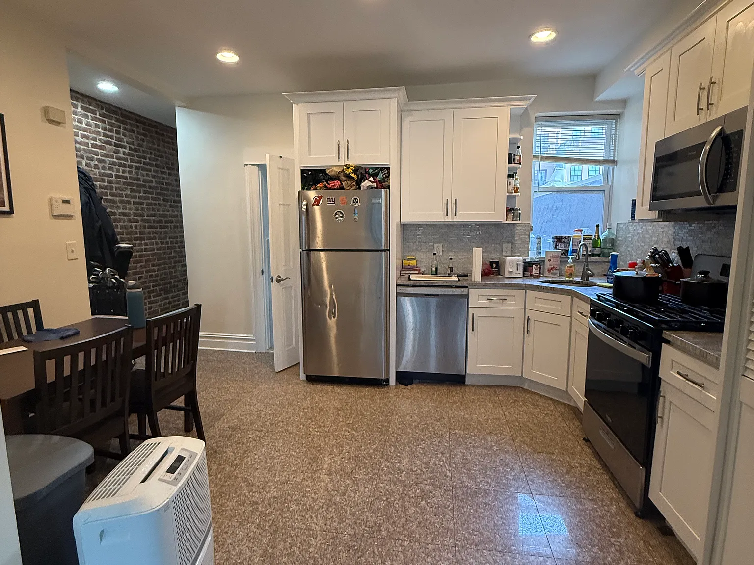 2 bed, 850 sqft, $3,400 — Photo 3