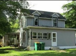 807 4th St SE, Independence, IA 50644